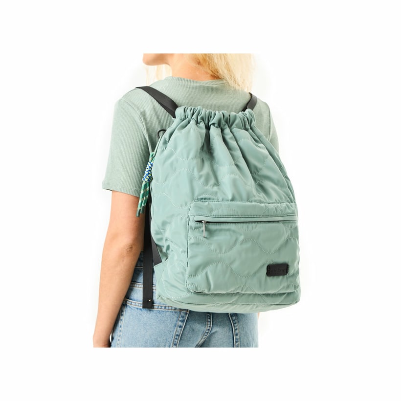 Rieker Rucksack H1109-52 in Grün mit gesteppten Polstermuster, Gurtverschluss und Außenfach. Getragen.