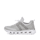 Graue Rieker Damen Sneaker Low M6061-40 mit einem Gummizug sowie Komfortweite G. Schuh Außenseite.