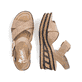 Beige Rieker Keilsandaletten 68163-62 mit trendigen Schnalle. Schuh von oben, liegend.