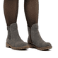 Dunkelgraue Rieker Damen Chelsea Boots Y9160-45 mit einem Reißverschluss. Schuh am Fuß.