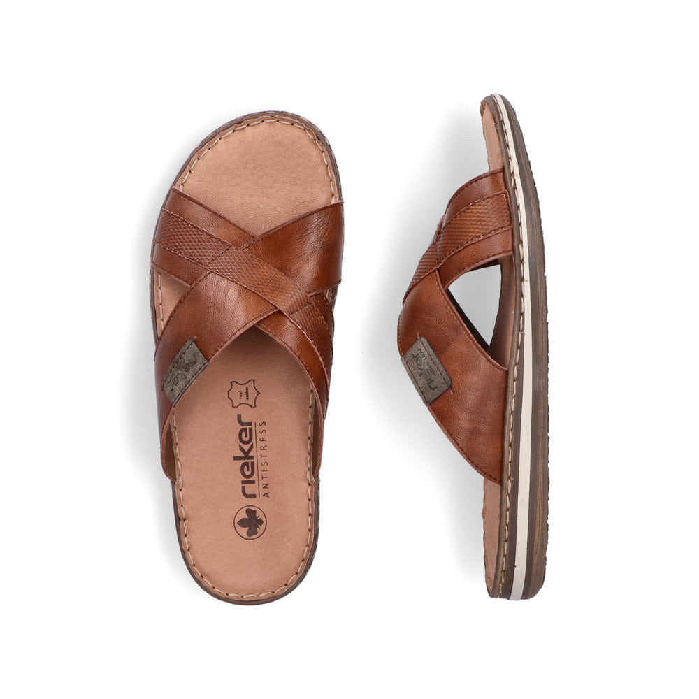 Braune Rieker Herren Pantoletten 21082-24 aus Glattleder mit der Komfortweite G. Schuh von oben, liegend.