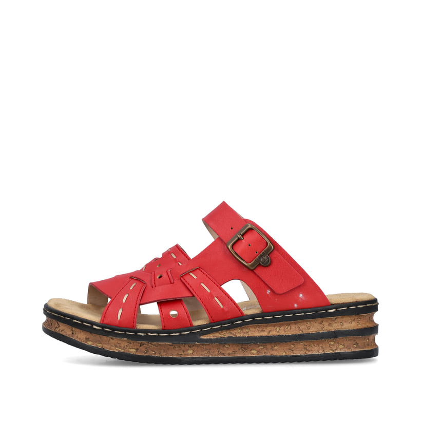 Rote Rieker Damen Pantoletten 62976-33 mit Schnalle sowie Ziernähten. Schuh Außenseite.