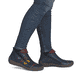 Dunkelblaue Rieker Damen Kurzstiefel 72581-14 mit farbenfrohen Details. Schuh am Fuß.