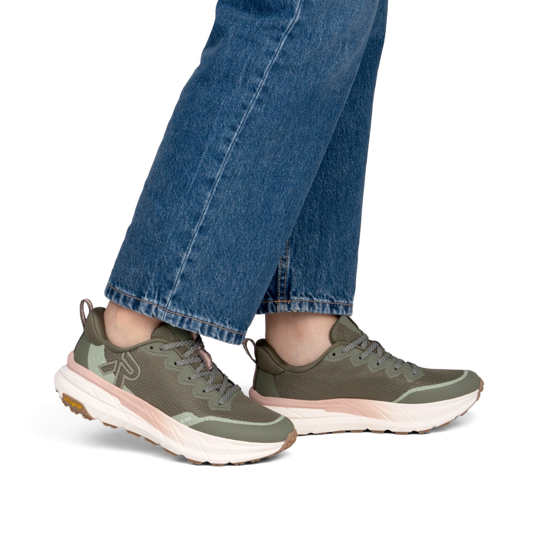 Grüne Rieker Sport Damen Sneaker Low W4501-54. Schuh am Fuß.
