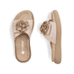 Beige Rieker Damen Pantoletten V1562-62 mit dekorativer Blume. Schuh von oben, liegend.