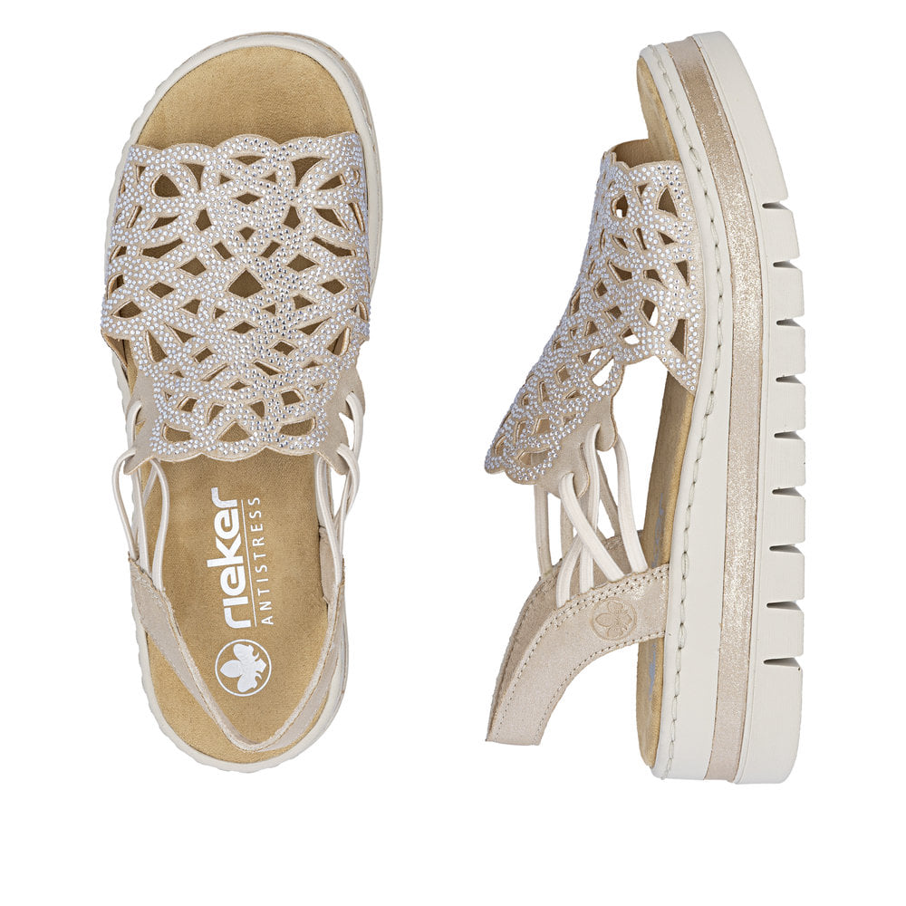 Beige Rieker Keilsandaletten V4941-60 mit Strasssteinen sowie einem Gummizug. Schuh von oben, liegend.