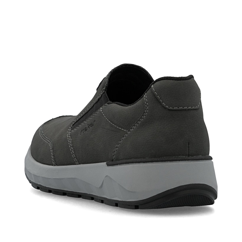 Dunkelgraue Rieker Herren Slipper 11550-45 mit einem Gummizug sowie Extraweite H. Schuh von hinten.