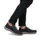 Blaue Rieker Herren Schnürschuhe 03030-14 mit Reißverschluss sowie Extraweite H. Schuh am Fuß.