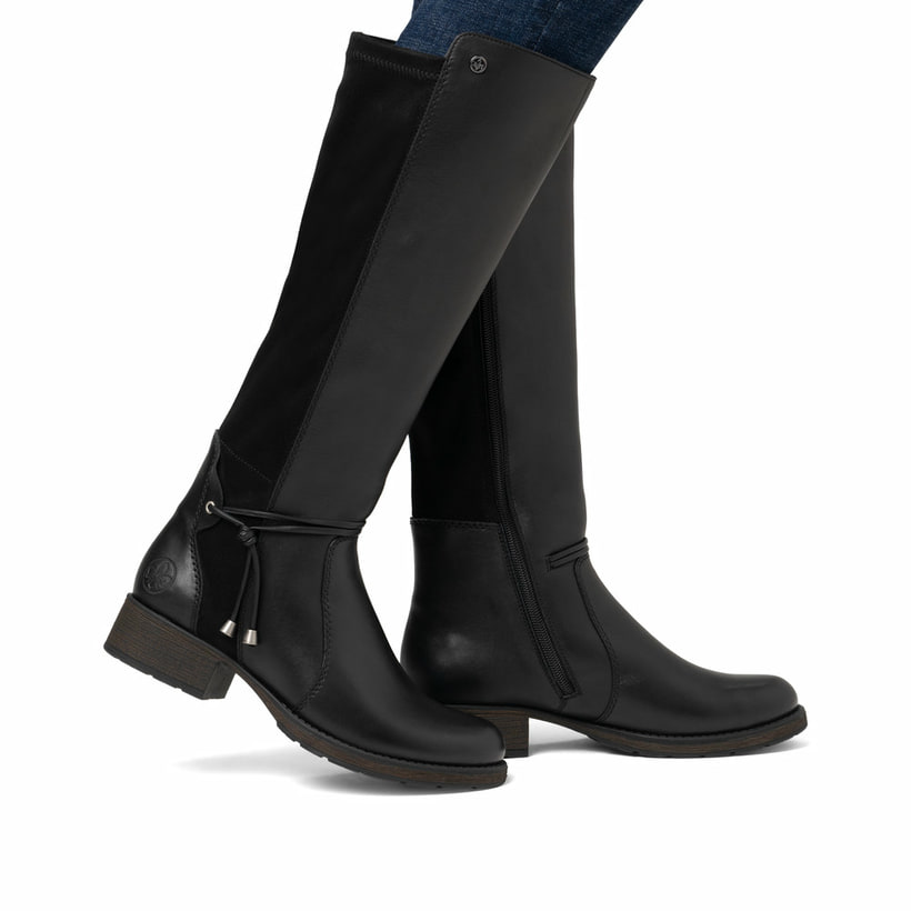 Schwarze Rieker Damen Hochschaftstiefel Z9564-00 aus Glattleder. Schuh am Fuß.
