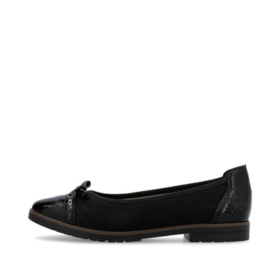 Schwarze Rieker Ballerinas 45358-00 mit dekorativer Schleife. Schuh Außenseite.