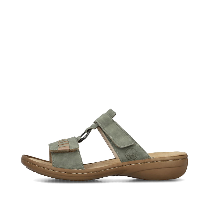 Grüne Rieker Damen Pantoletten 60881-52 mit einem Klettverschluss. Schuh Außenseite.