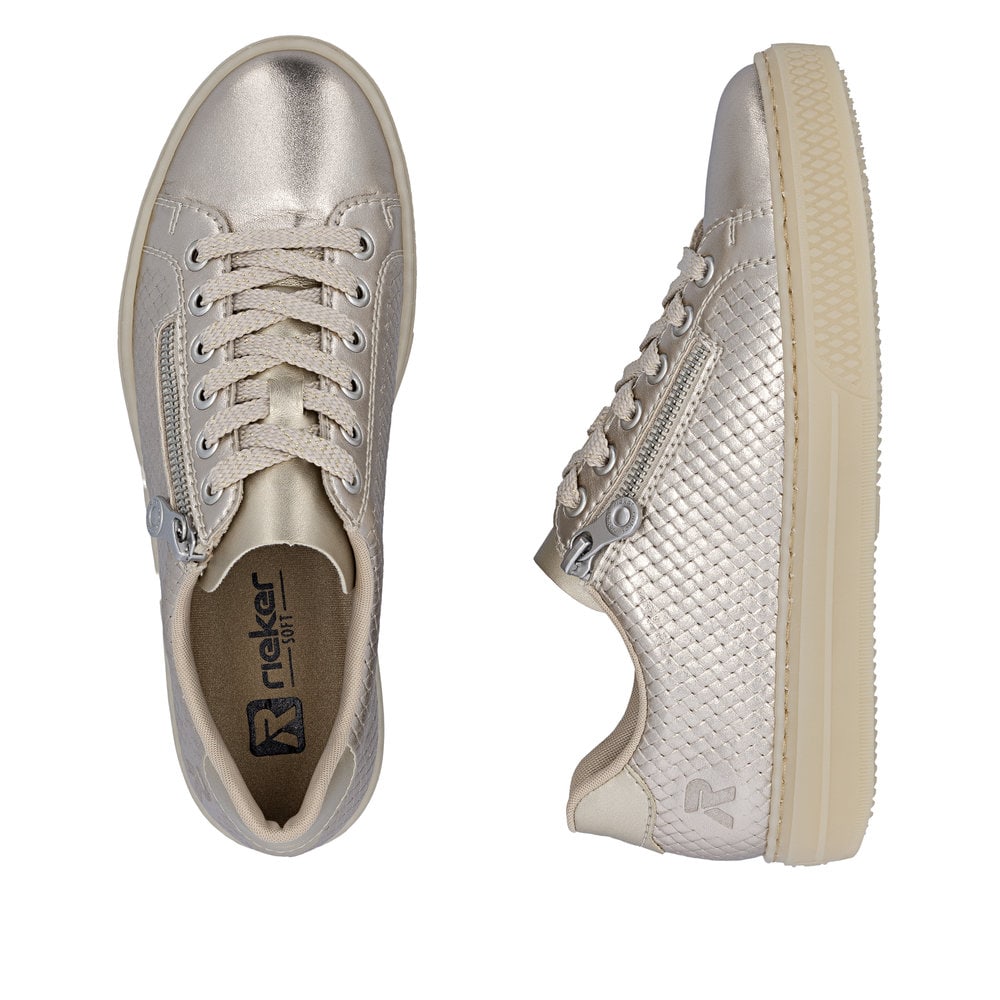 Baskets basses Rieker métalliques pour femme L5955-90 en cuir lisse. Chaussure vue de dessus, couchée.