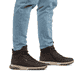 Schwarz-dunkelbraune Rieker Herren Schnürstiefel B9310-24 aus Rauleder. Schuh am Fuß.