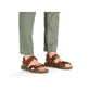 Braune Rieker Herren Sandalen 21461-24 mit einem Klettverschluss. Schuh am Fuß.