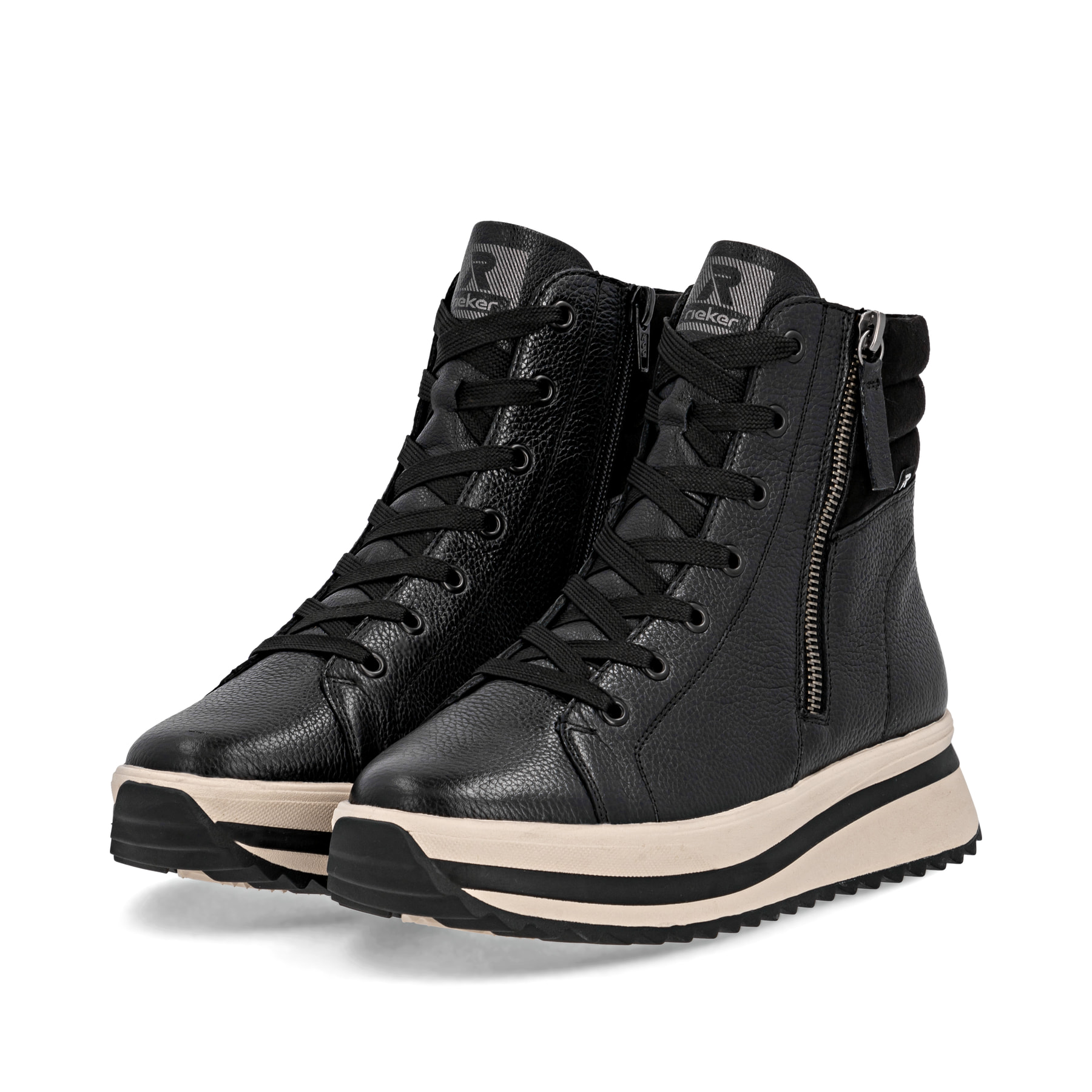 Schwarze Rieker Damen Schnürstiefel W3870-00 aus Glattleder. Schuhpaar seitlich schräg.