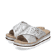 Silberne Rieker Damen Pantoletten V7979-80 mit einem Klettverschluss. Schuhpaar seitlich schräg.