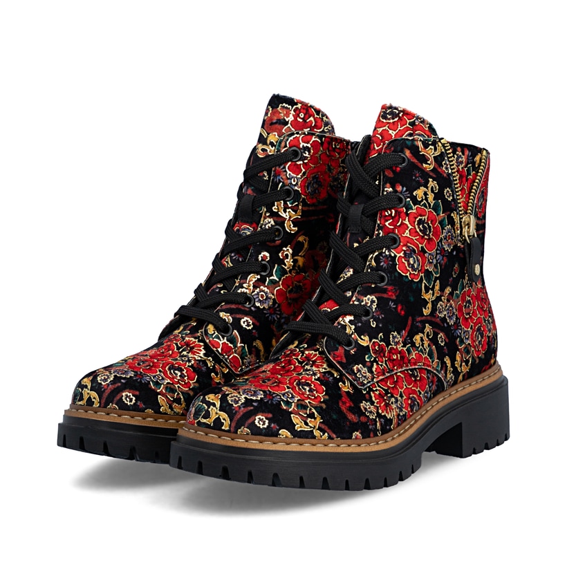 Schwarz-rote Rieker Damen Biker Boots 72617-90 mit Deko-Reißverschluss. Schuhpaar seitlich schräg.