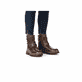 Braune Rieker Damen Biker Boots 93062-25 mit Reißverschluss sowie leichter Sohle. Schuh am Fuß.