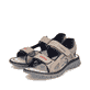 Beige Rieker Herren Trekkingsandalen 26761-65 mit einem Klettverschluss. Schuhpaar seitlich schräg.