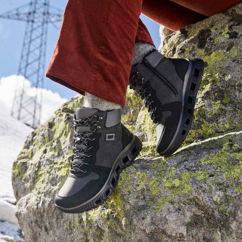 Graue Rieker Damen Sneaker High M6023-45 getragen