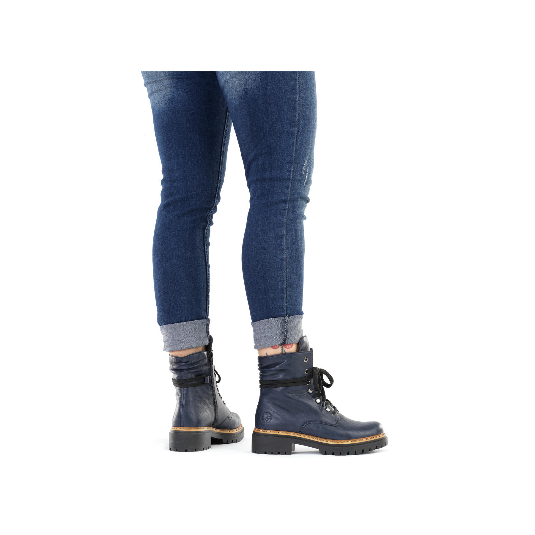 Königsblaue Rieker Damen Biker Boots 72621-14 mit Schnürung und Reißverschluss. Schuh am Fuß
