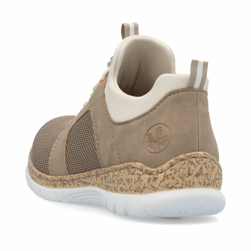 Braune Rieker Damen Slipper N4290-20 mit einem Gummizug. Schuh von hinten.