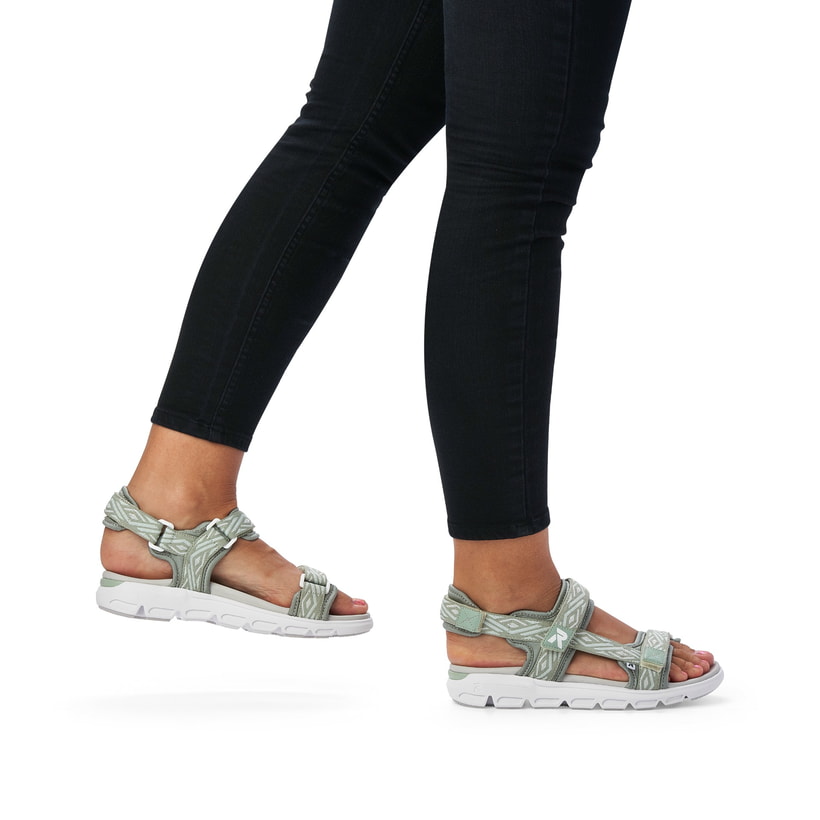 Weiße waschbare Rieker Damen Trekkingsandalen V8401-91 mit flexibler Sohle. Schuh Außenseite gespiegelt.