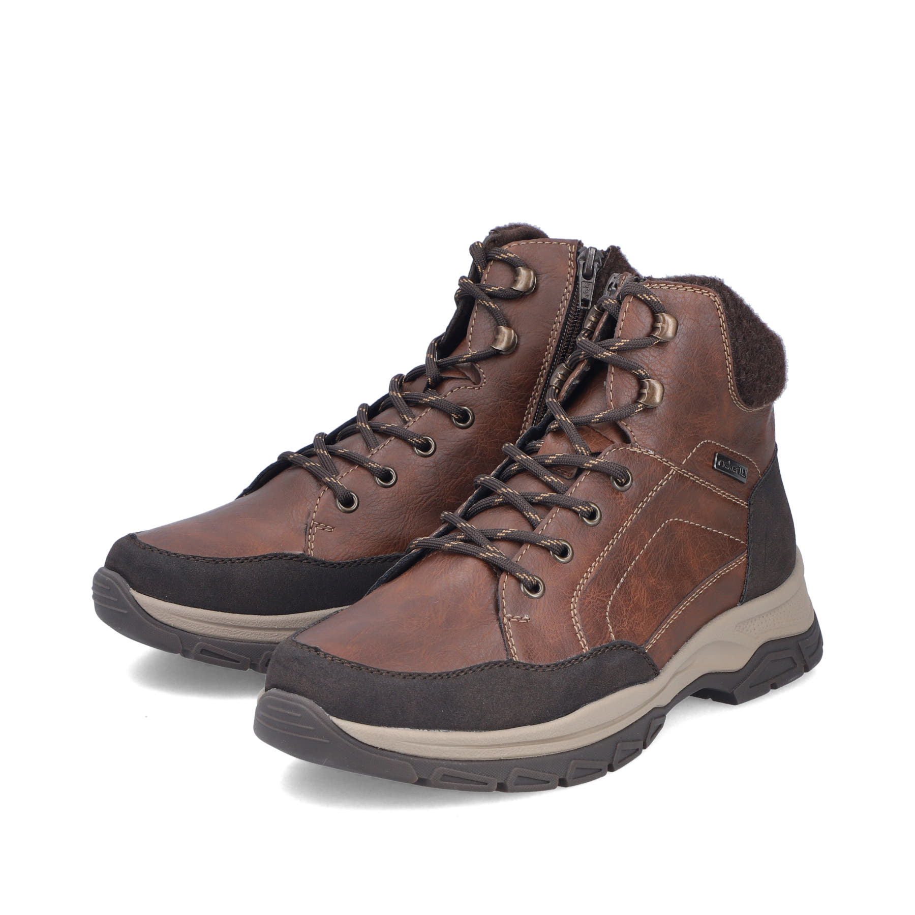 Braune Rieker Herren Schnürstiefel 30212-24 mit wasserabweisender TEX-Membran. Schuhpaar seitlich schräg.