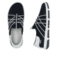 Blaue Rieker Damen Slipper 42450-14 mit einem Gummizug sowie der Extraweite H. Schuh von oben, liegend.