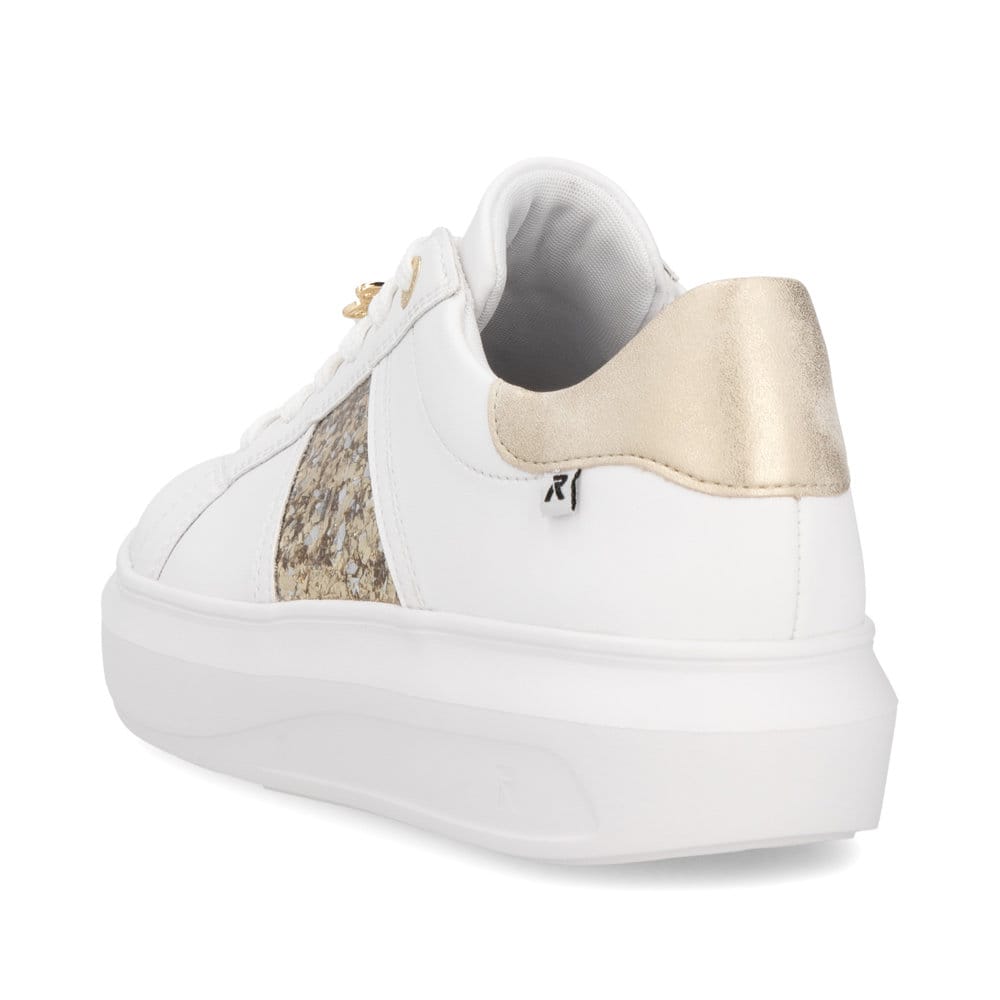 Baskets basses Rieker blanches pour femme W1202-82 avec lacets. Chaussure vue de l'arrière.