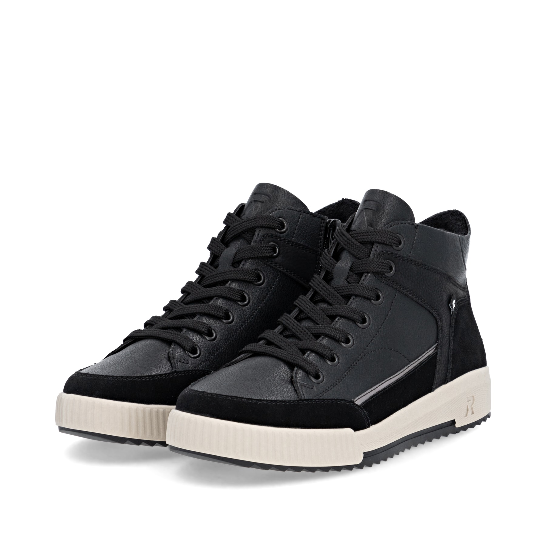 Schwarze Rieker Damen Sneaker High W0171-00 aus Glattleder mit Reißverschluss. Schuhpaar seitlich schräg.
