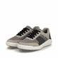 Beige Rieker Herren Sneaker Low U1150-64 mit Schnürung sowie der Komfortweite G. Schuhpaar seitlich schräg.