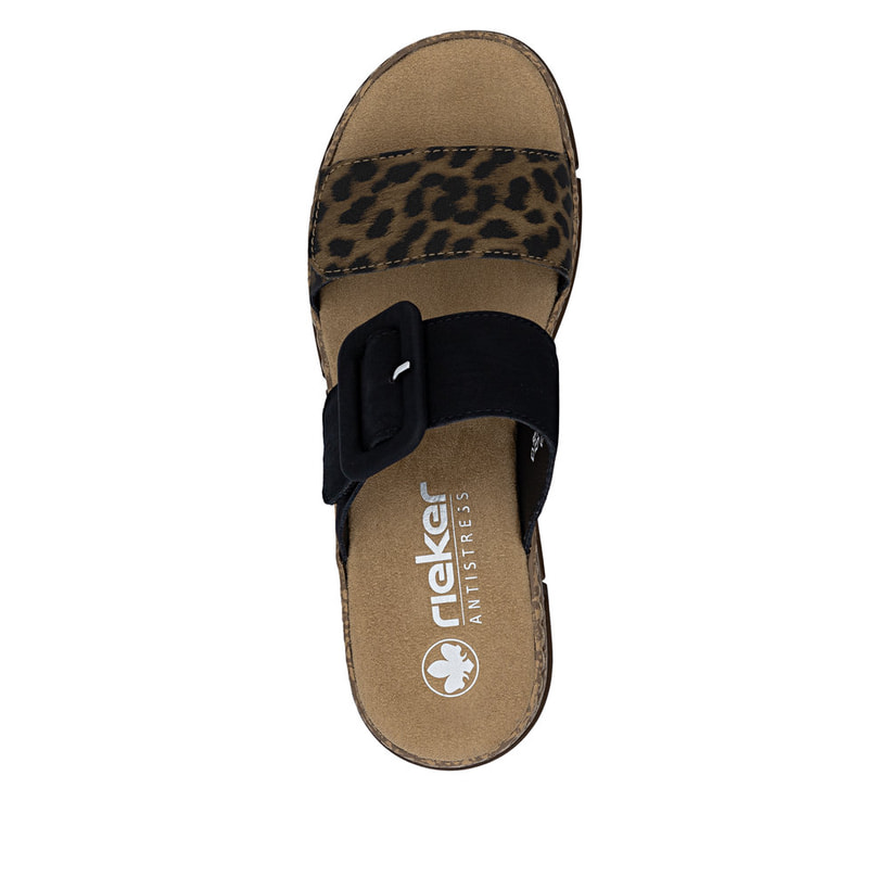 Dunkelbraune Rieker Damen Pantoletten V2392-24 mit angesagtem Animal-Print. Schuh von oben.