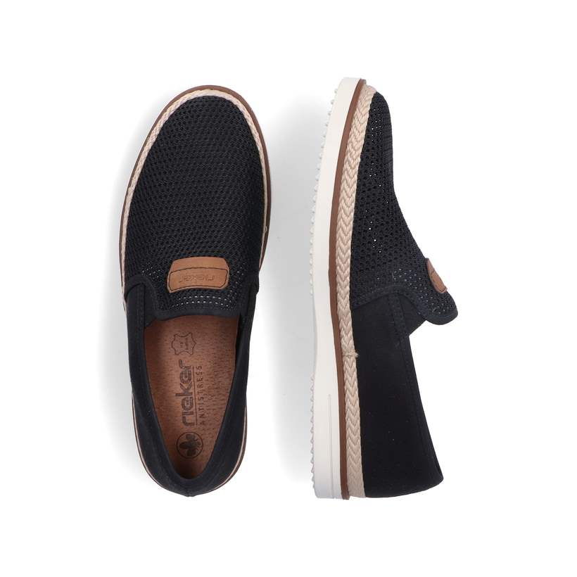 Schwarze Rieker Herren Slipper B2366-00 mit Gummizug sowie Komfortweite G 1/2. Schuh von oben, liegend.