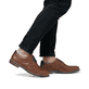 Braune Rieker Herren Schnürschuhe 13516-22 mit der Komfortweite G 1/2. Schuh am Fuß.