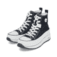 Schwarze Rieker Damen Sneaker High 90010-00 mit einer Plateausohle. Schuhpaar seitlich schräg.