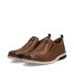 Braune Rieker Herren Slipper 14465-24 aus Glattleder. Schuhpaar seitlich schräg.