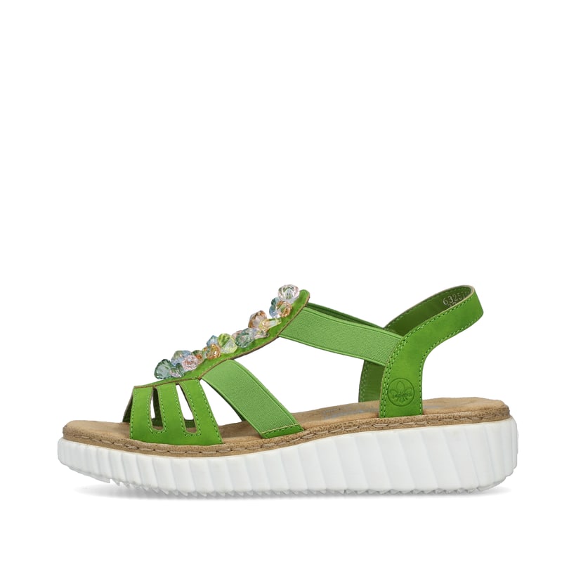Grüne Rieker Keilsandaletten 63251-52 mit Schmuckelementen sowie einem Gummizug. Schuh Außenseite.