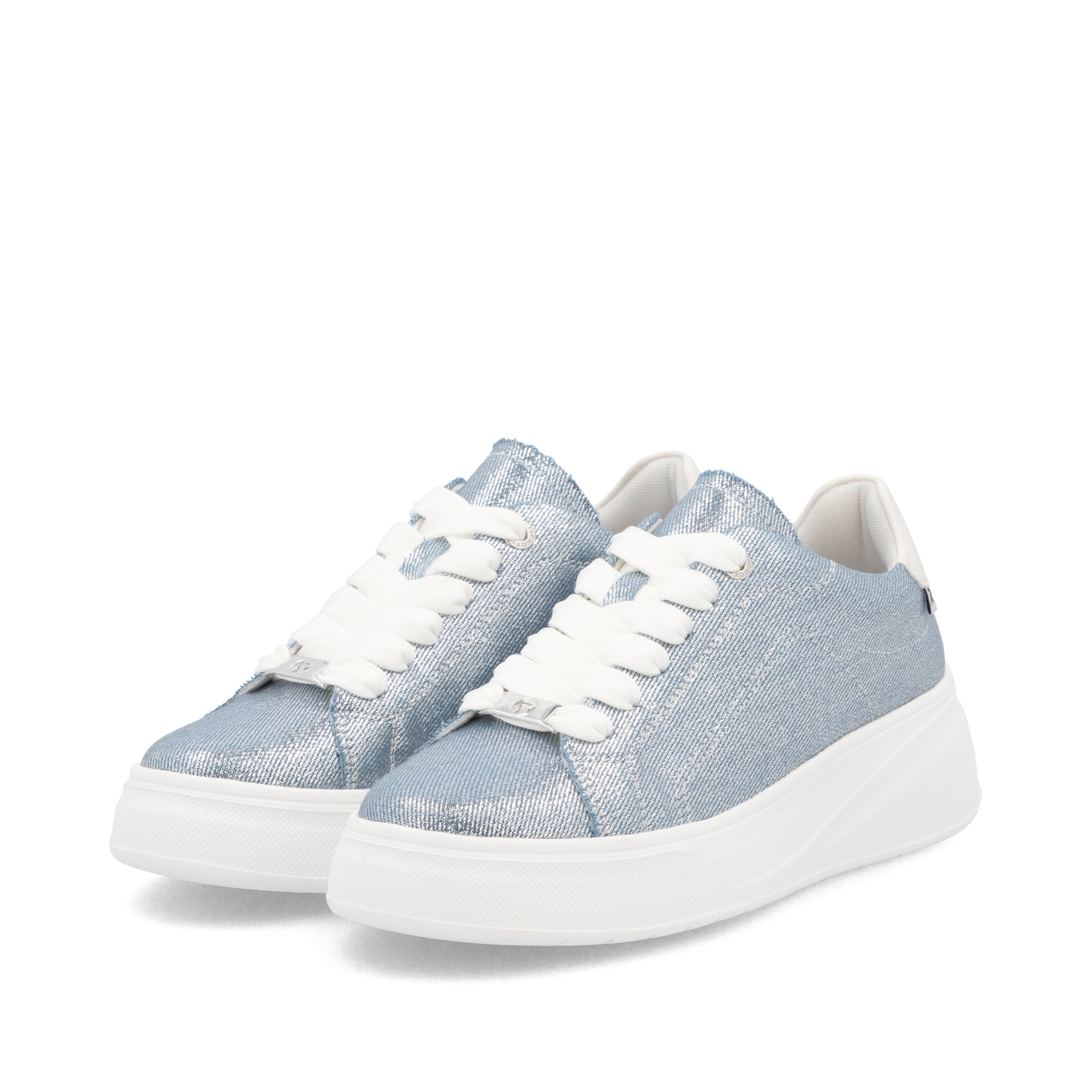 Baskets basses Rieker bleues végétaliennes femme W2302-14 avec lacets. Chaussures inclinées sur le côté.