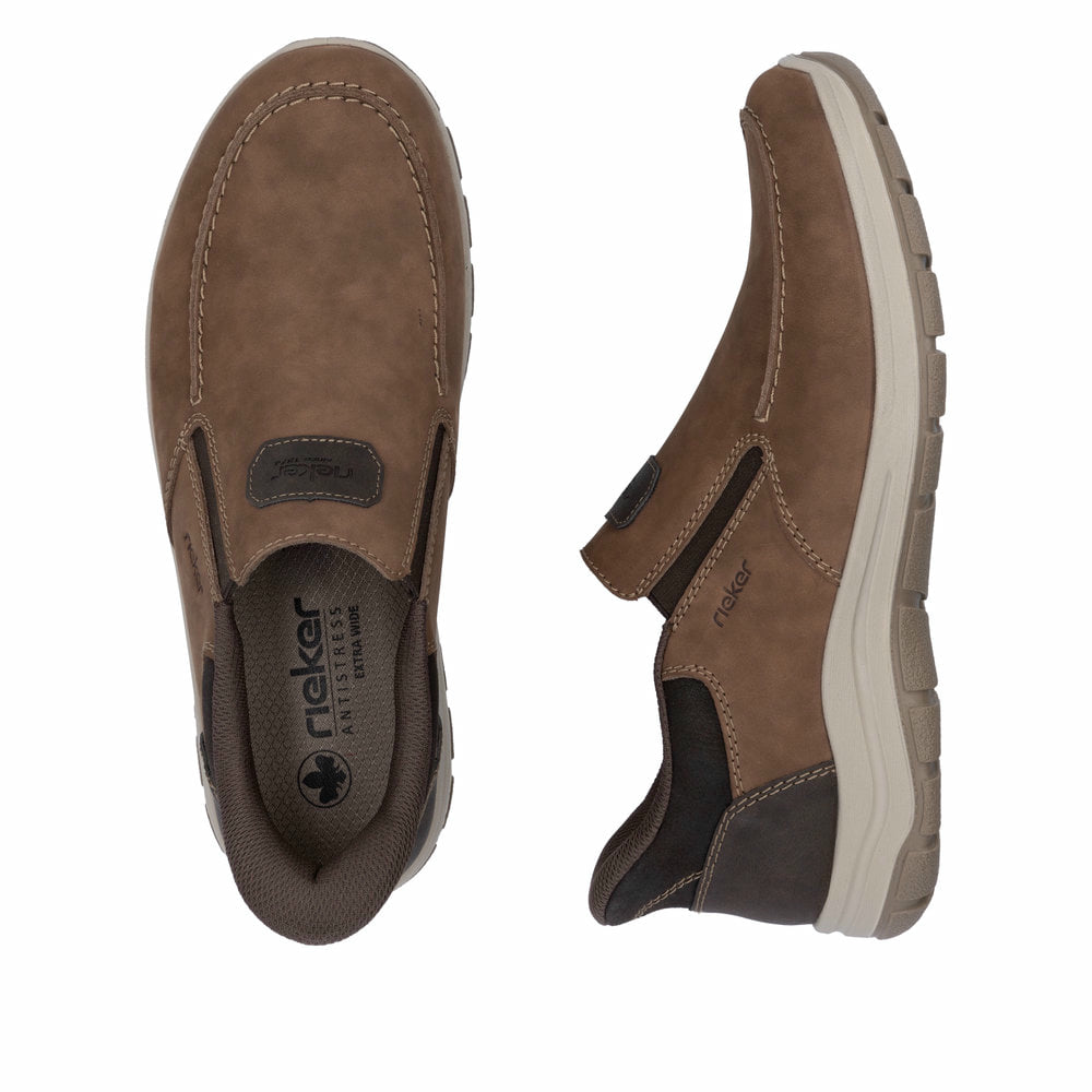 Braune Rieker Herren Slipper 03655-24 mit easy Hineinschlüpf-Möglichkeit. Schuh von oben, liegend.