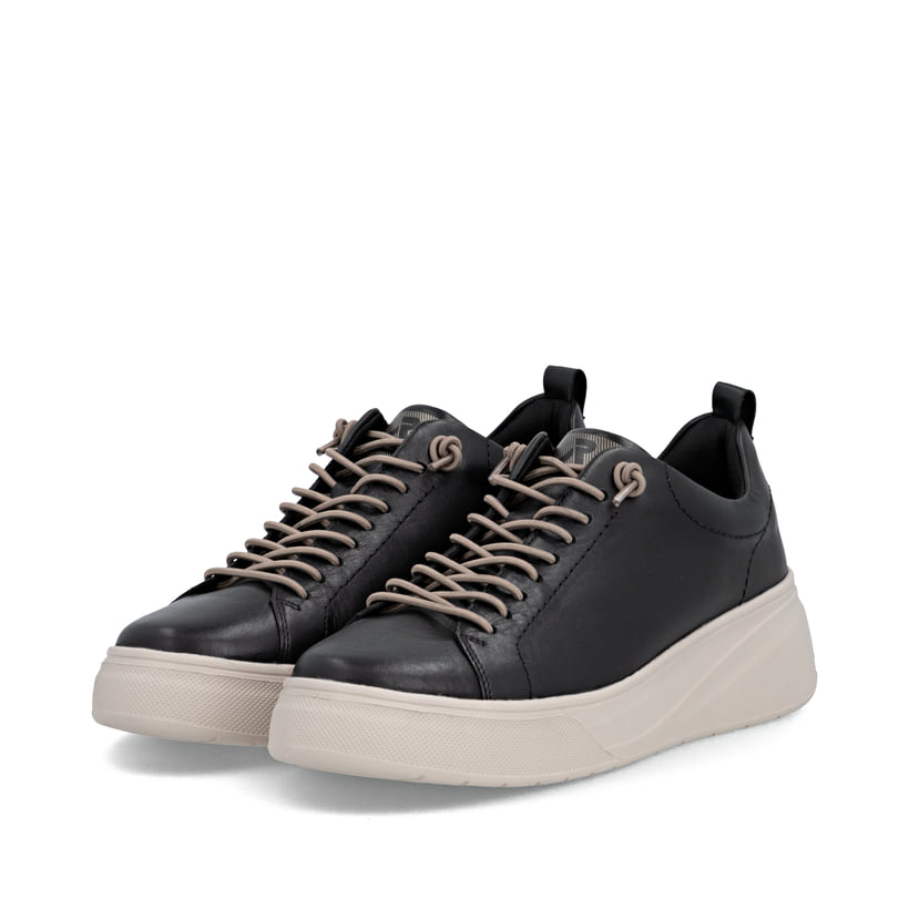 Schwarze Rieker Damen Sneaker Low W2301-00 aus Glattleder mit einer Schnürung. Schuhpaar seitlich schräg.