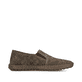 Braune Rieker Herren Slipper B2965-25 in Löcheroptik mit einem Gummizug. Schuh Innenseite.