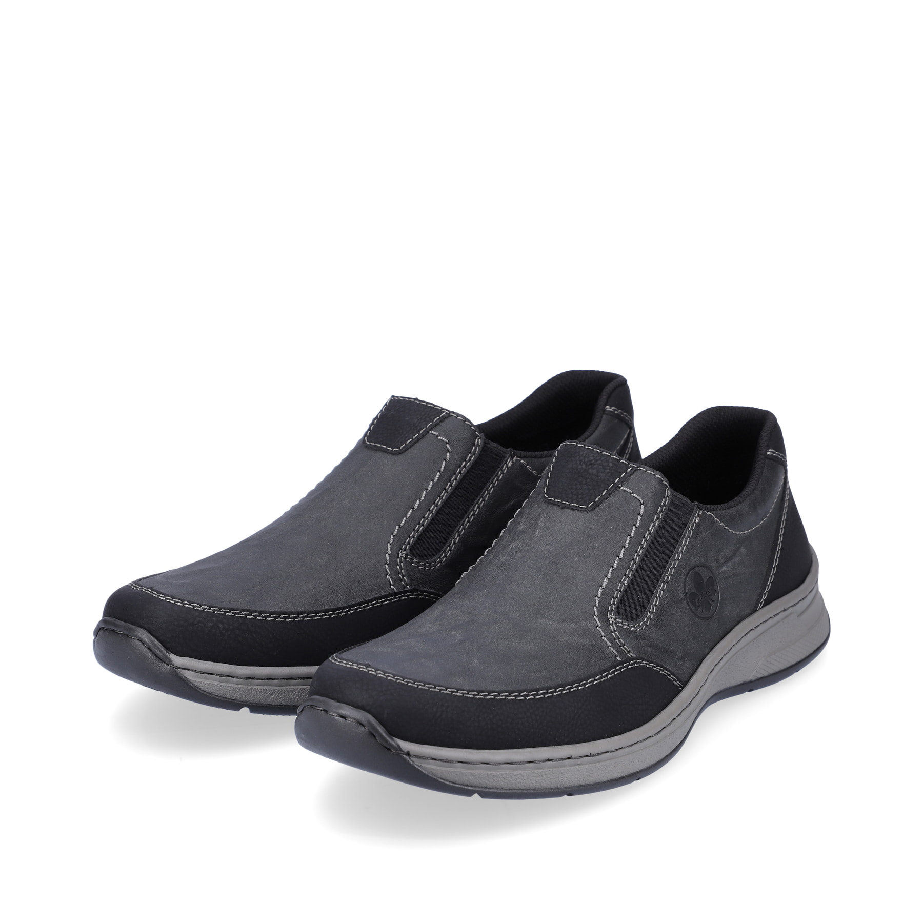 Mocassins Rieker gris pour hommes 14362-00 avec bande élastique. Chaussures inclinées sur le côté.