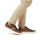 Braune Rieker Herren Sneaker Low U0705-24 mit TR-Sohle mit weichem EVA-Inlet. Schuh am Fuß.