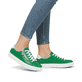 Grüne Rieker Damen Sneaker Low L59L1-52 mit einem Reißverschluss. Schuh am Fuß.