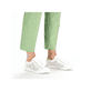 Weiße Rieker Damen Sneaker Low 45606-80 mit einer Schnürung. Schuh am Fuß.