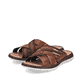Braune Rieker Herren Pantoletten 25199-22 mit der Komfortweite G 1/2. Schuhpaar seitlich schräg.