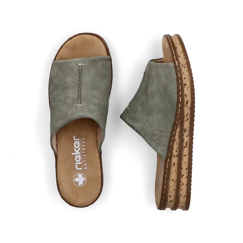 Mintgrüne Rieker Damen Pantoletten 62905-53 mit moderner Spannnaht. Schuh von oben, liegend.
