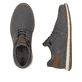 Graue Rieker Herren Slipper 04452-42 mit einem Gummizug sowie Komfortweite G 1/2. Schuh von oben, liegend.