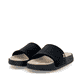 Schwarze Rieker Herren Pantoletten U3250-00 mit einer ultraleichten Sohle. Schuhpaar seitlich schräg.